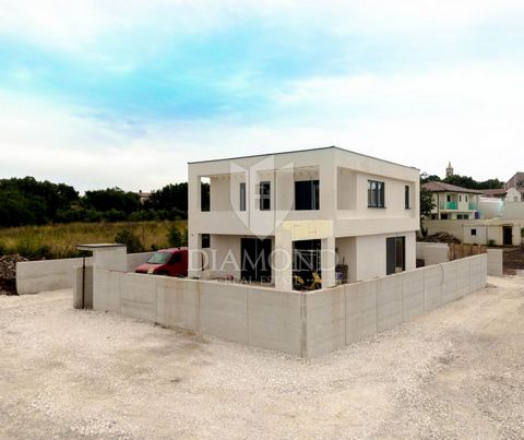 Location: Istarska županija, Medulin, Medulin. Istria, Medulin, surroundings, less than two km from the center of Medulin, a very famous tourist destination, we are selling this new modern house. Medulin is rich in cultural, entertainment and tourist...