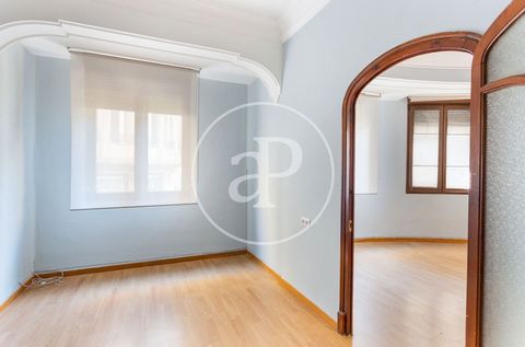 Appartement de 166 m2 avec vues dans la région de San Francesc, Valencia.La propriété dispose de 4 chambres, 2 salles de bain, climatisation et chauffage. Ref. VV2411035 Features: - Air Conditioning - Lift