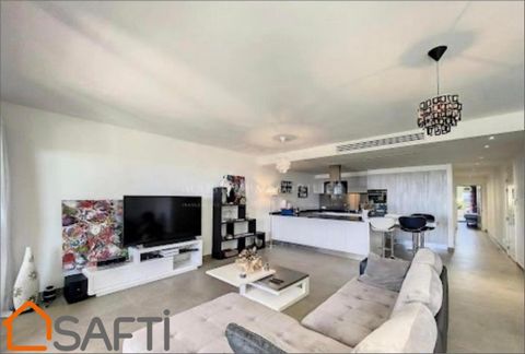 Découvrez ce superbe appartement 3 pièces en Rez-de-jardin de 106m² idéalement situé face à la plage d’Agosta, dans un cadre exceptionnel ! Caractéristiques : • Grande salle à manger ouverte sur une cuisine équipée haut de gamme • 2 chambres avec acc...