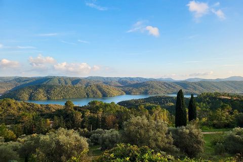 Nestled on over 30,000 m² of land planted with more than 100 olive trees, this cosy home offers a serene escape across three floors, all boasting stunning panoramic views of Lac de Saint Cassian. The top level/entry level features two large bedrooms,...