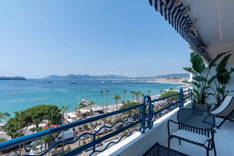 On the Croisette, on a high floor with panoramic view for this large 3 room apartment. Luxuriously renovated, it is composed of a large living room with an open kitchen and a panoramic view of the sea and the Croisette; a master bedroom en suite, fac...