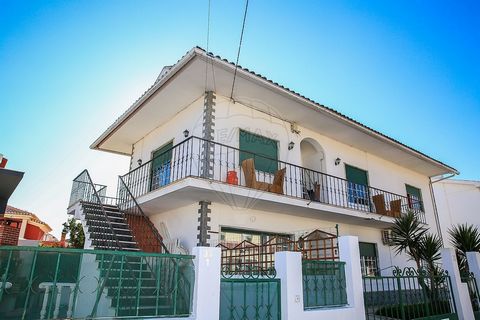 Maison de 3 chambres avec terrasse et entrée indépendante - Ferraguda, Carregado Cette spacieuse villa de 3 chambres, située dans le quartier calme de Ferraguda, à Carregado, est parfaite pour ceux qui recherchent le confort, l’intimité et un espace ...