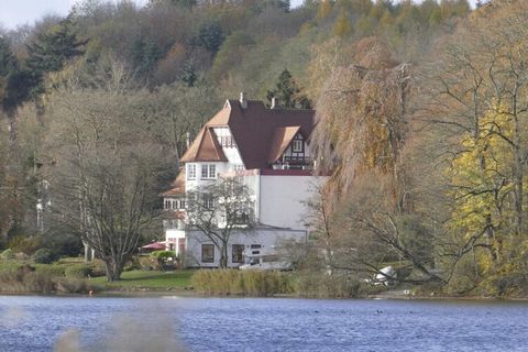 Maison jumelée ensoleillée avec accès direct au lac Kellersee. La maison est située sur une péninsule aux allures de parc - sans voies publiques.