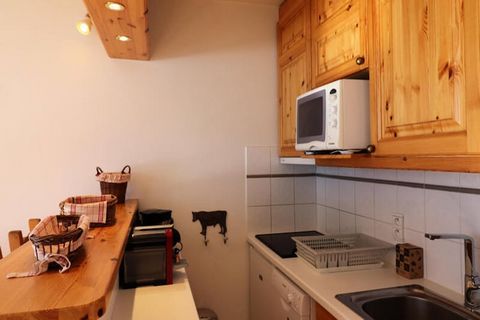 This is a well-located residence in the heart of Tignes le Lac, offering excellent access to shops, restaurants, bars, and essential services, including a medical office. Positioned at the foot of the slopes and close to ski school meeting points, th...