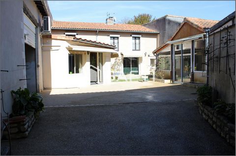 Propriété hyper centre Neuville de Poitou