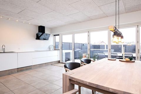 This functional cottage in absolute top quality is located in the heart of Blåvand. There is room for self-pampering in a contemporary and quality environment with an infrared sauna and outdoor jacuzzi. As soon as you enter the house, you sense the e...