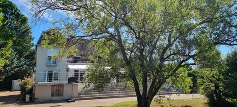 Spacieuse maison familiale avec grand jardin, piscine et garages – cadre privilégié à Amilly