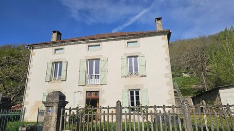 Maison de charme spacieuse dans village médiéval Caylus