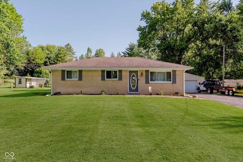 Charming, Updated, and Effortlessly Livable Tucked into a quiet neighborhood setting, this beautifully refreshed 3-bedroom, 1.5-bath home blends thoughtful updates with everyday comfort across 1,025 square feet of light-filled living space. Inside, t...