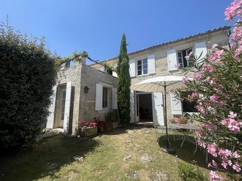 Belle maison et maison d'amis, secteur historique de Saint Savinien