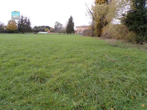 A SAINT-MAURICE-DE-SATONNAY PROCHE MACON BEAU TERRAIN A BATIR DE 2 178 M&#178;