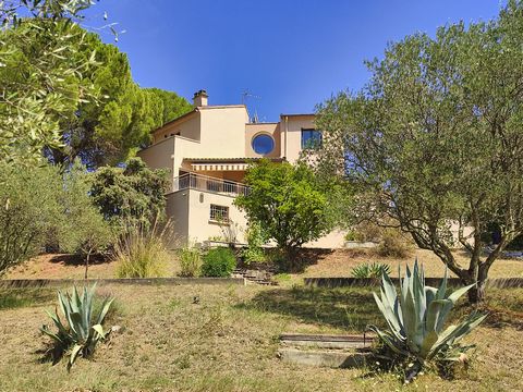 Maison d'architecte ; vue imprenable sur la vallée