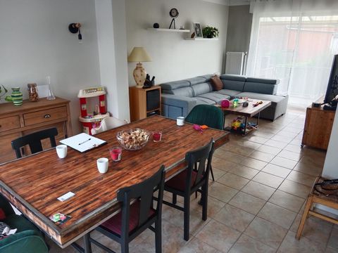 A Vendre Très proche centre DOUAI à 5 min à pied de la gare , jolie maison de 130 m2 avec 2 garages et 3 chambres classé en D