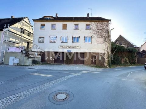 This spacious residential house from 1963 extends over three floors and offers a living area of approx. 300 m² on a 315 m² plot. After the planned renovation, four modern residential units with a total of twelve rooms can be built here, which makes t...