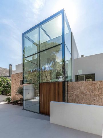 We presenteren een echt juweeltje gelegen in de omgeving van Bellamar, Castelldefels. De nieuw gebouwde woning is gelegen in de meest exclusieve wijk van Castelldefels. Een minimalistisch, kustachtig, uniek en innovatief high-end woonconcept, dat onb...