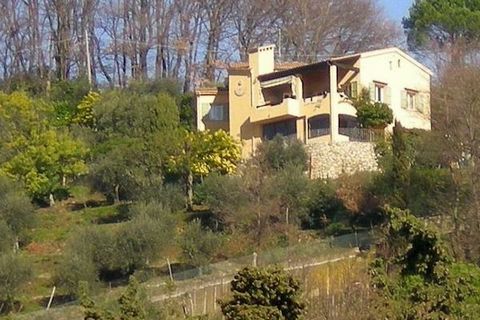 Lovely 3 - bedroom luxury villa immersed in a very quiet area on a hilltop with amazing views on the Versilia seaside and Pisa Tower in the distance. The villa is in perfect condition and ready to be moved into, permanently inhabited by its owners. T...