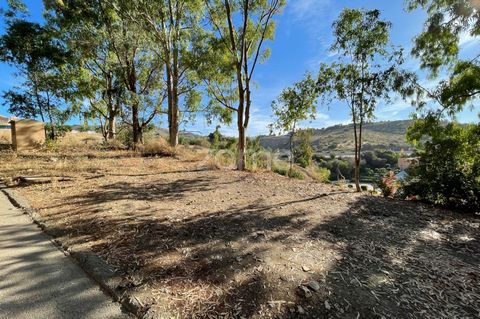 Identificação do imóvel: ZMES506213 In Rincón de la Victoria municipality of the Axarquía Malagueña, integrated into the metropolitan area of the capital being only 16 kilometers by the highway. The plot consists of 490 square meters. It has sea view...