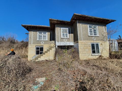 . House with 3 bedrooms in nice village near Ruse city IBG Real Estates offers for sale this house, located in the village of Brestovitsa, 15 km from Byala and 40 km from Ruse. The village has two shops and a pub, post office and regular buses. The h...