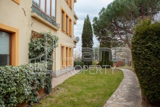 Spacious sunny two-room apartment with panoramic sea view in a gated\ncomplex. The residence is on the second floor of a brick building with\nan elevator. The area of the apartment is 70 sq.m. The property\nconsists of a living room with a kitchenett...