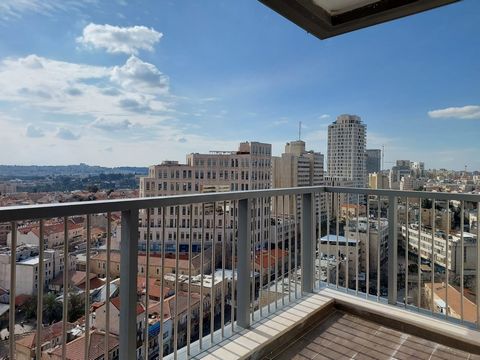 Apartment 3 rooms in luxury complex un the center of Jerusalem. 85 sqm, 14th floor, elevator and parking , balcony with mangnificent view, direction south west/ Price: 4,300,000 Nis.