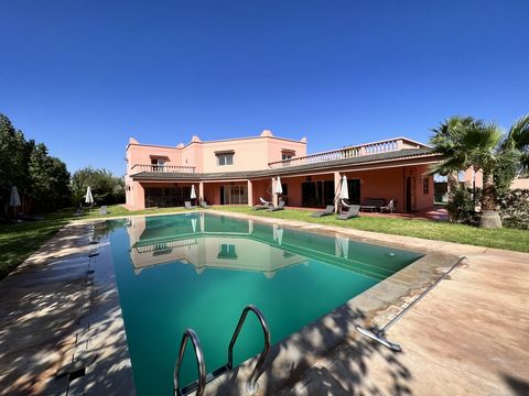 VANEAU MAROC offers, for purchase, a traditional guest house in Terracotta of 8 suites all including a bathroom / shower and terrace. The Villa is ready to use with a restaurant and a professional kitchen equipped on the ground floor. It also include...