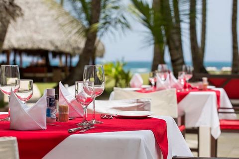 Hotel en venta frente la playa en Las Terrenas. Restaurante y hotel. Features: - Parking