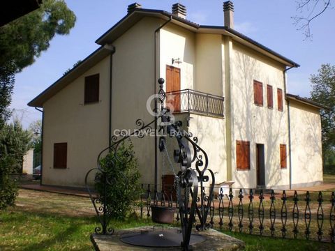 LAZIO - VITERBO - SORIANO SINGLE-FAMILY VILLA Are you looking for a villa with large spaces? Are you looking for privacy, surrounded by greenery and absolute tranquility? Are 360 square meters of floor space sufficient for you to dedicate to your nee...