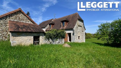 A20722LBC24 - Property located in a small town of Perigord noir, 18kms from Terrasson 11 kms from Montignac Lascaux and 28km from Perigueux. Superb views surroundings peaceful close to shops Possibility complete purchase with additional land availabl...