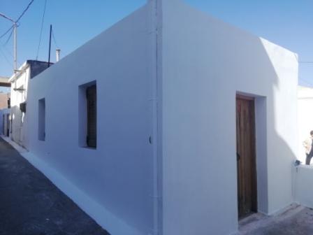 Lithines-Makry Gialos House of approximately 70m2 on a plot of approximately 100m2. The property is in need of renovation. It consists of 4 rooms in total and has a courtyard. It has an open kitchen-living room, a bedroom, a utility room and another ...