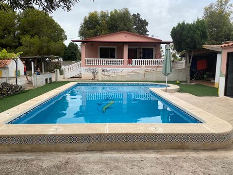 We are proud to offer this 4 Bedroom Finca with pool and large 14,000m plot of land 15 minutes drive from the beach. This property while being rural, also has bars and a supermarket within close proximity, as well as the town of Los Montesinos. The v...