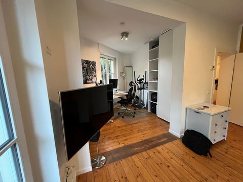 This beautiful, bright and lovingly furnished apartment fulfills your every wish for comfortable living. The apartment is located right in the city center of Münster and in 5 minutes you are at the beautiful Prinzipalmarkt and in the old town. In fro...