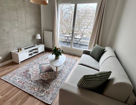 Appartement deux pièces neuf et meublé avec soin avec imprenable sur tout Paris