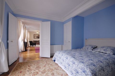 Our Paris furnished apartment is on the fourth floor (the fifth American floor) of a beautiful mid-nineteenth century Haussmannien building. The apartment gets a lot of natural daylight and is very quiet. We have kept the classic French details such ...