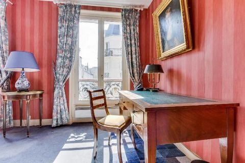 This charming 55m2 apartment is located in the heart of the 5th district near the Sorbonne, Pantheon and the Seine river. Located on the 4th French floor with an elevator in the building, this one-bedroom flat has all the amenities you need to feel a...