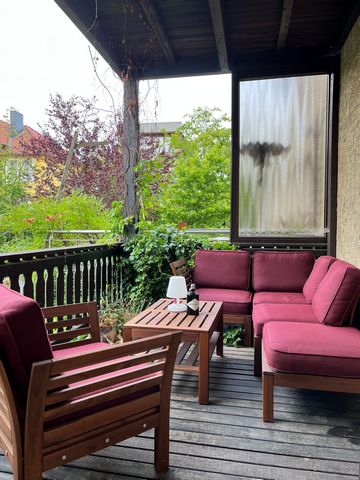 This apartment is located 10 minutes walking distance from both central spots in Detmold: The market square and the Train-Station - also the FH (university of applied sciences) is just 5 minutes by foot. Right behind a super market including bakery y...