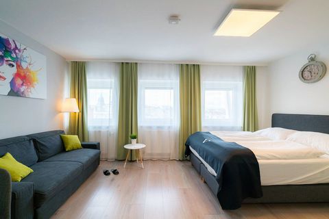 Die komplett ausgestattete Wohnung befindet sich in der 8. Etage im Herzen von Wien. Sie verfügt über eine Wohnfläche von ca. 26 qm. Das Studio verfügt über Echtholzparkett und ist mit einem gemütlichen Doppelbett ausgestattet. Die moderne Küche hat ...