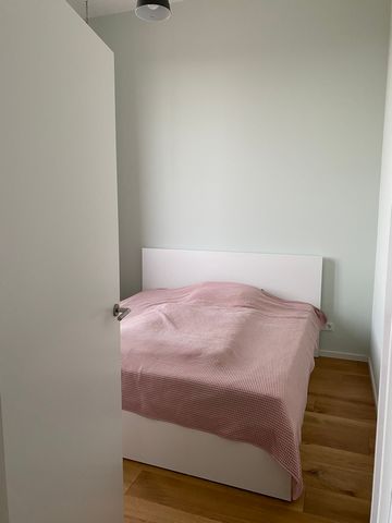 From 17.12.2023 or later you can move into this apartment on the third floor, which impresses with its upscale interior. This appealing property is a first-time occupancy after renovation - in the middle of the city. In the property there are two nic...