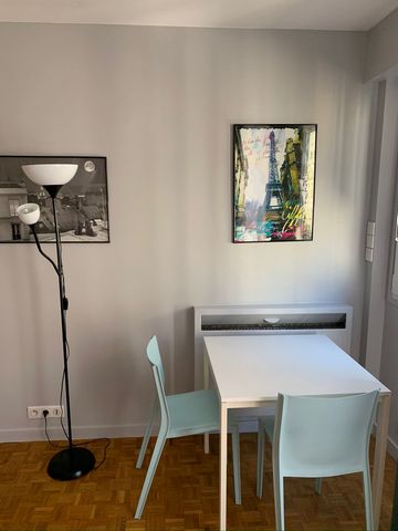 La Motte-Picquet-Grenelle. Large 33 m2 studio on 2nd floor with lift. Main room, fitted kitchen, bathroom/wc, + dressing room. Fully equipped and furnished. Internet access available. In luxury building with caretaker and intercom. Close to the metro...