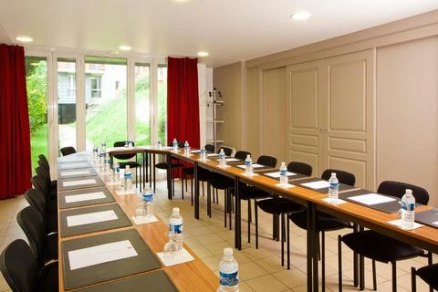 The residence features self-catering apartments with free internet and on-site parking close to Bercy and central Paris. The residence offers everything you need for a comfortable stay, including en suite facilities and a flat-screen TV. The residenc...