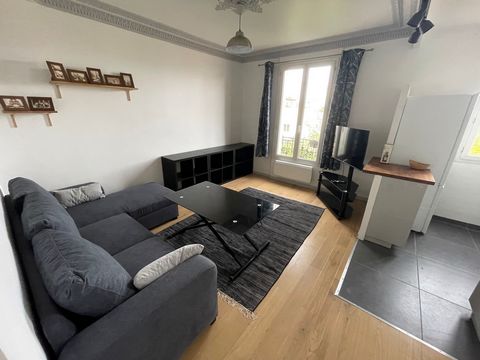 Completely renovated flat for rent until early June or early July (ideal for students). Quiet and unoverlooked (living room opening onto private garden). Private courtyard for safe storage of bicycles, armoured front door. Small extra storage room in...
