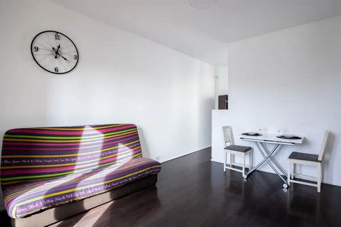 Your stay in Paris Saint-Denis. Authentic, Simple and Functional - close to transportation - economical - fully equipped - popular neighborhood. It is located on the 2nd floor of a small residence. The property is located in the commune of Saint-Deni...