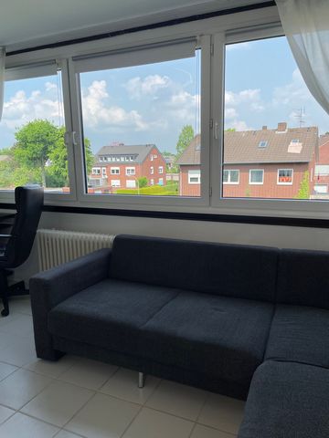 Welcome to our cozy and bright apartment, located in a quiet neighborhood close to the University Hospital in Münster! With 25 sqm of space, this apartment is perfect for solo travelers or couples who value comfort and tranquility. The apartment is b...