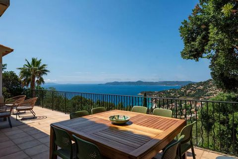 Summary Outstanding luxury bastide enjoying panoramic sea views from its peaceful location in the heights of Rayol-Canadel. The property comes with 300 sqm of living space which has been completely renovated and offers contemporary and refined servic...