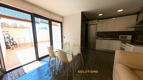 GREAT INVESTMENT OPPORTUNITY! SKY SOLUTIONS sells exclusive residential lots with rooms and attached warehouses. It consists of a DUPLEX PENTHOUSE plus 2 premises of approximately 25m2 on the semi-basement floor, VERY PROFITABLE INVESTMENT in the Col...