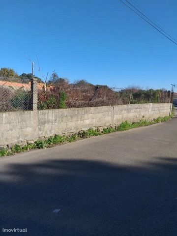 2 lots for construction of villas very close to Espinho with good sun exposure in housing area. Areas of 780m² and 805m². Make an already visit. Impact, your real estate. Why buy with Impacto? We are specialists in the real estate market. - Our emplo...