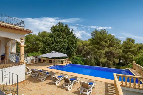 Grande villa intime à Javea, Costa Blanca, Espagne avec piscine privée pour 6 personnes. La maison de vacances est située dans une région balnéaire, collineuse, boisée et résidentielle, près de supermarchés et à 4 km de la plage de La Granadella, Jav...