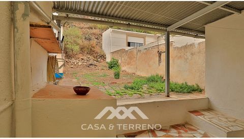 This village house is a great investment for someone who wants to design their own home. In a village that can serve as an excellent base for anyone who loves hiking. Currently 141m2 built. 3 bedrooms a sitting area with fireplace, a bathroom and a k...