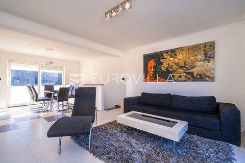 Dubrovnik, apartment 66 m2 in an exceptional location in the city center with a sea view. The apartment is completely decorated and furnished with a layout on two floors. The lower floor consists of an entrance hall, a bathroom with a toilet, and a l...