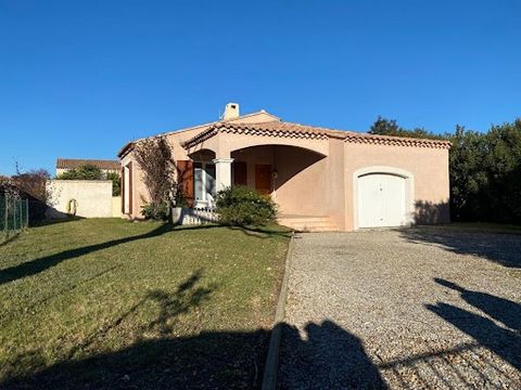 In Istres, discover this single-storey house offering 3 bedrooms and a large garage, located in a quiet and sought-after area. With an area of 91 m² (on crawl space) on 547 m² of land, this house combines tranquility and proximity to amenities. The i...