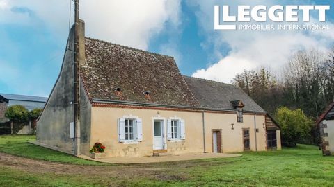 A26008EI72 - Perche Sarthois, 3 bed farmhouse, with loft to renovate and attached barn, outbuilding. Set at the end of its access lane, no neighbours. 3500m² land. Roof requires replacement. Huge potential. Information about risks to which this prope...